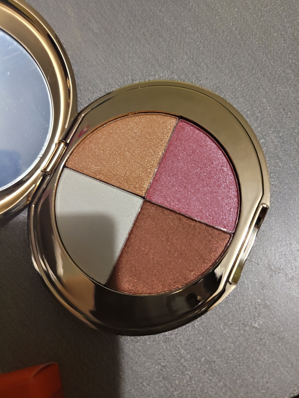 Shimmer Eyeshadow Quad - Pink & Gold Palette Comes With A Brush Too